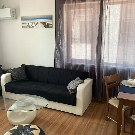 Сарафово Апартамент Sea Club アパート ブルガス